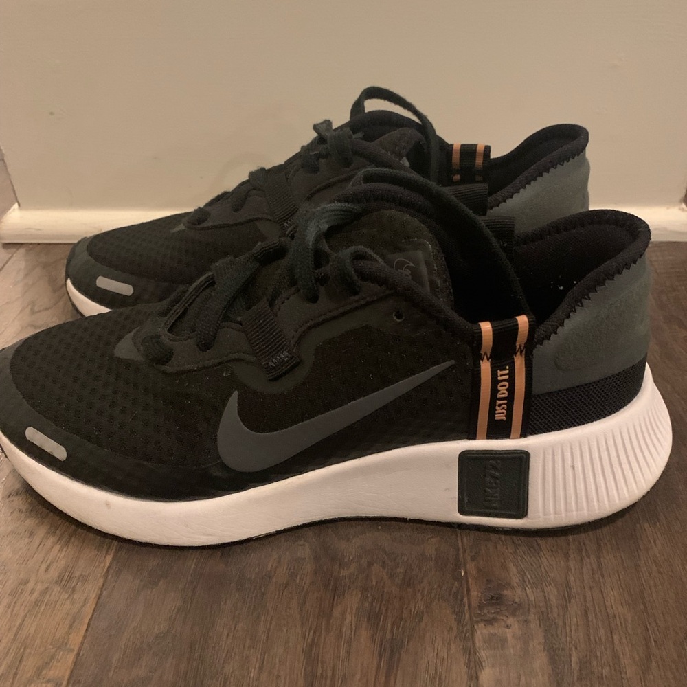 Nike Black Sneakers